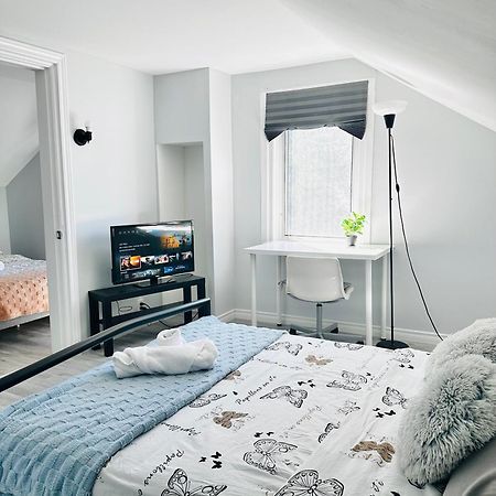 Апартаменты Cozy 2Br House Near Centre With Patio, Bbq, Backyard, And Netflix Питерборо Экстерьер фото