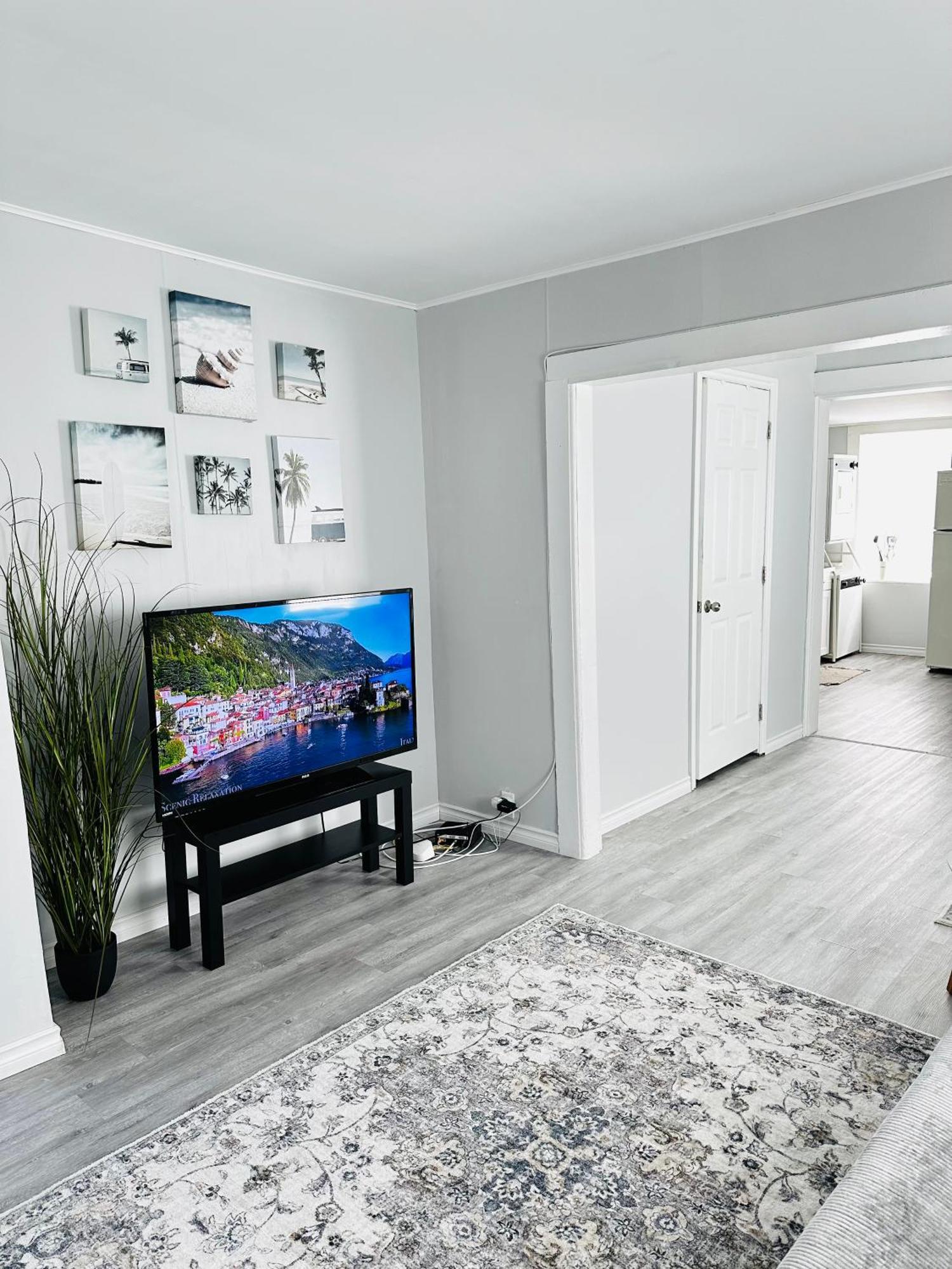 Апартаменты Cozy 2Br House Near Centre With Patio, Bbq, Backyard, And Netflix Питерборо Экстерьер фото