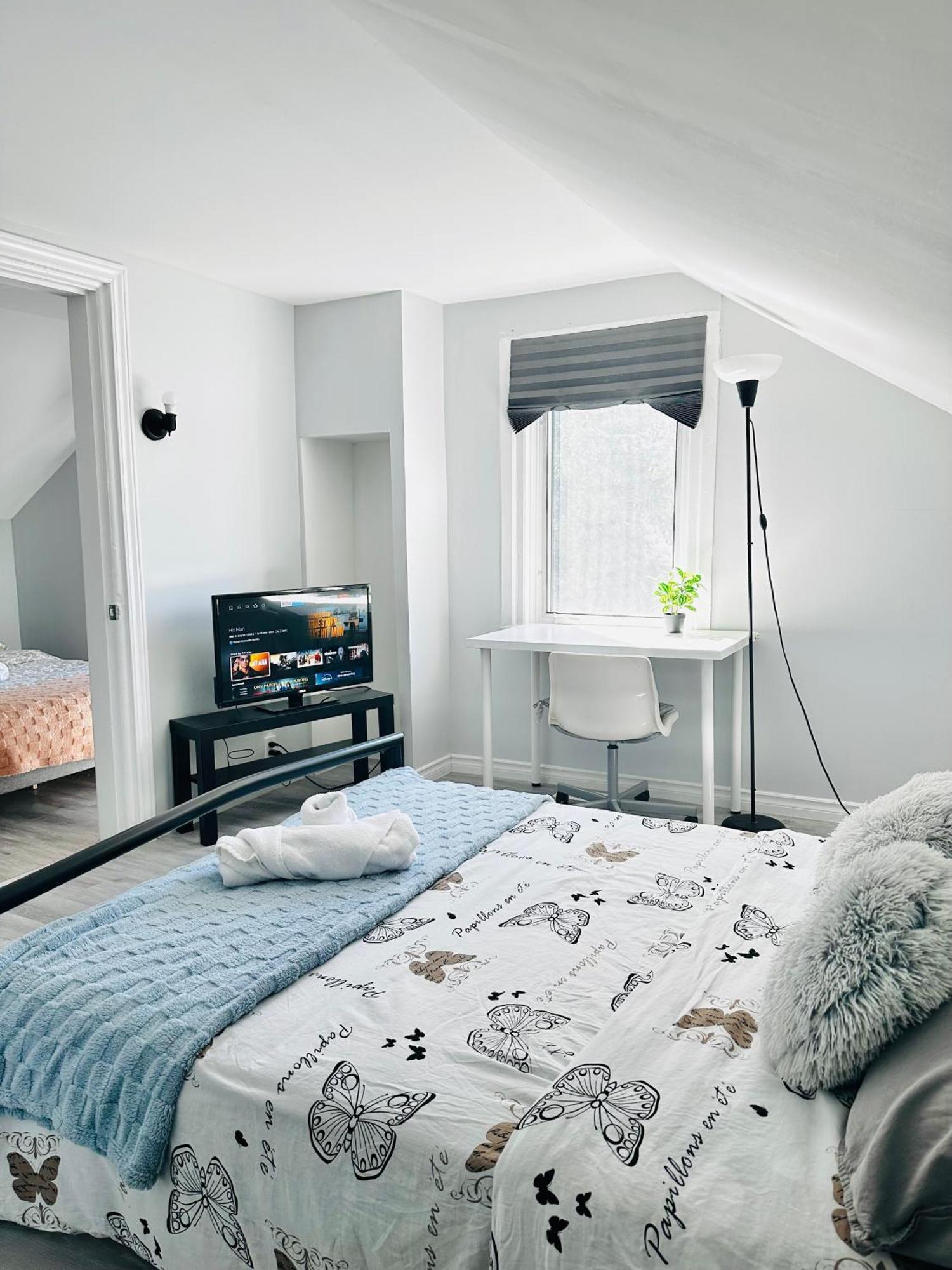 Апартаменты Cozy 2Br House Near Centre With Patio, Bbq, Backyard, And Netflix Питерборо Экстерьер фото