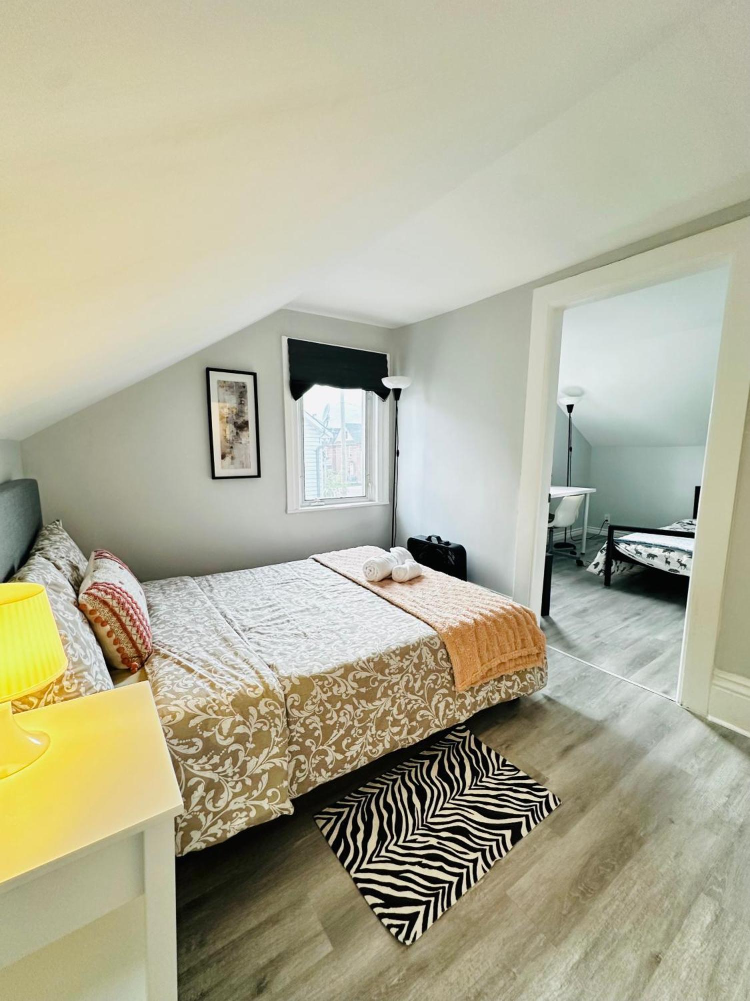 Апартаменты Cozy 2Br House Near Centre With Patio, Bbq, Backyard, And Netflix Питерборо Экстерьер фото