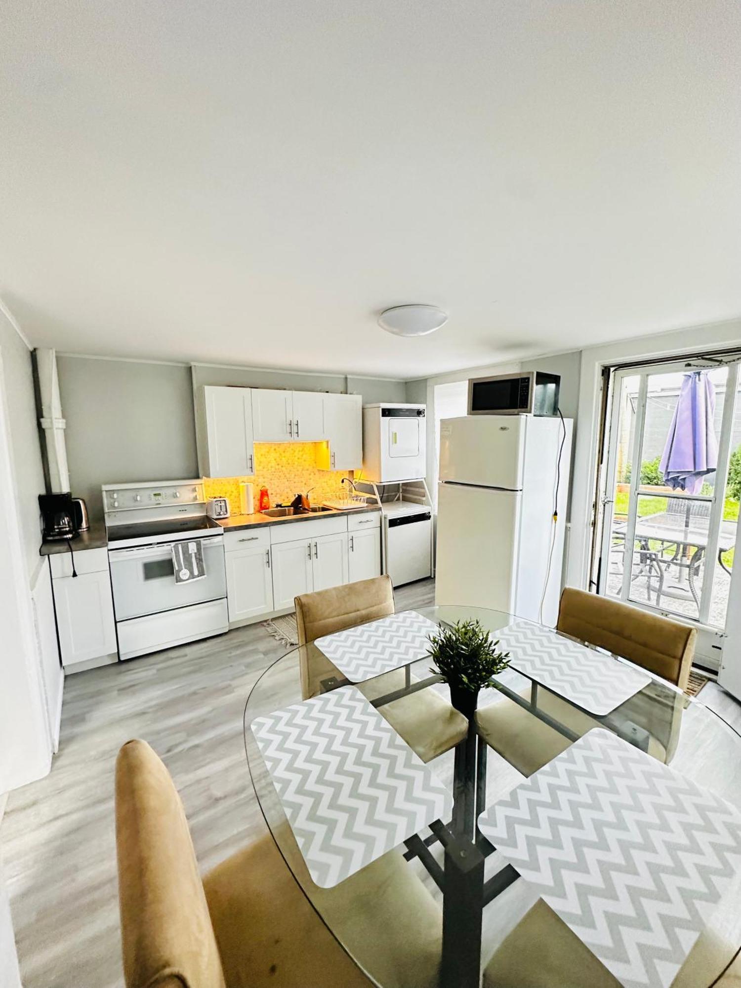 Апартаменты Cozy 2Br House Near Centre With Patio, Bbq, Backyard, And Netflix Питерборо Экстерьер фото