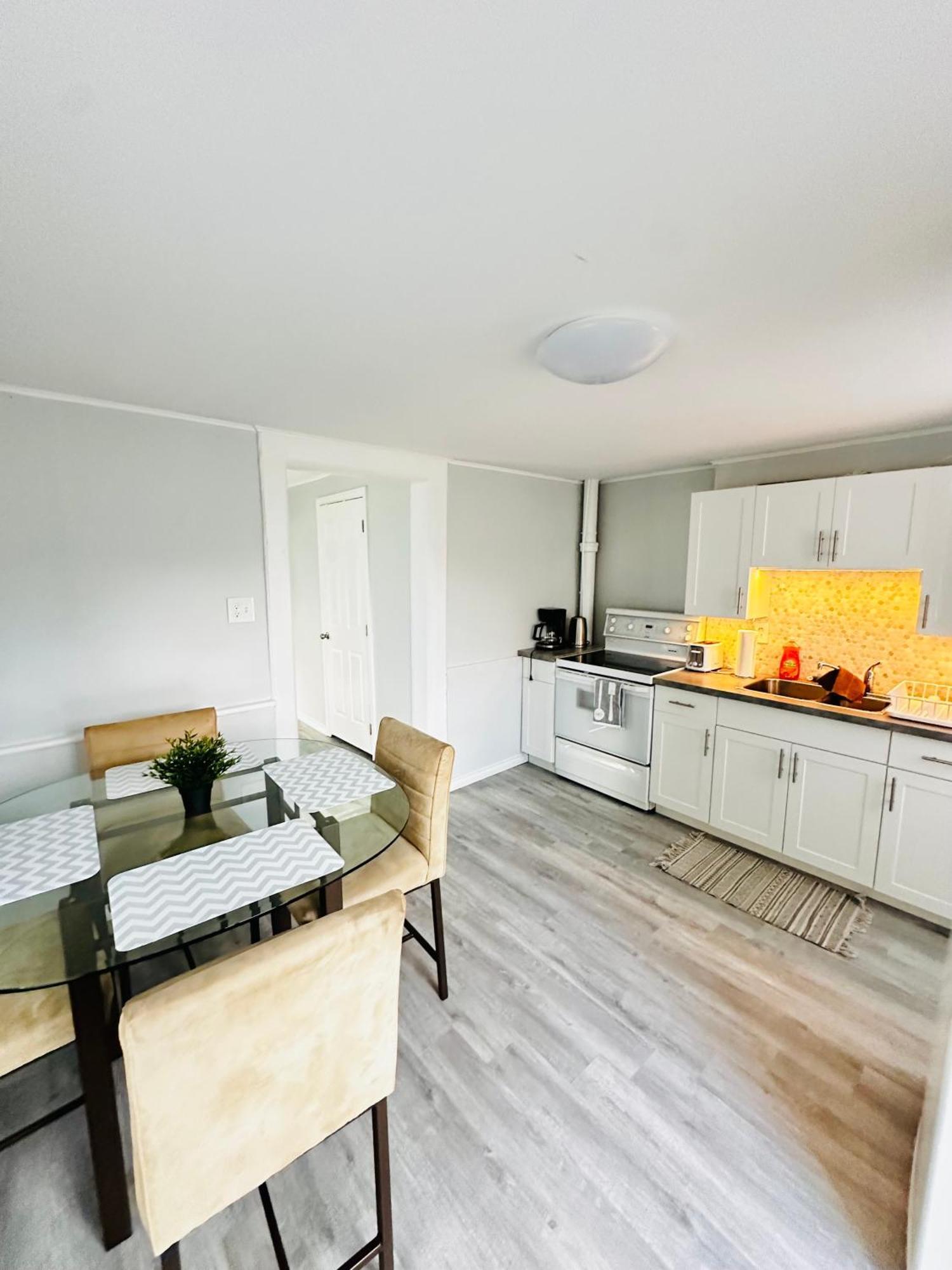 Апартаменты Cozy 2Br House Near Centre With Patio, Bbq, Backyard, And Netflix Питерборо Экстерьер фото
