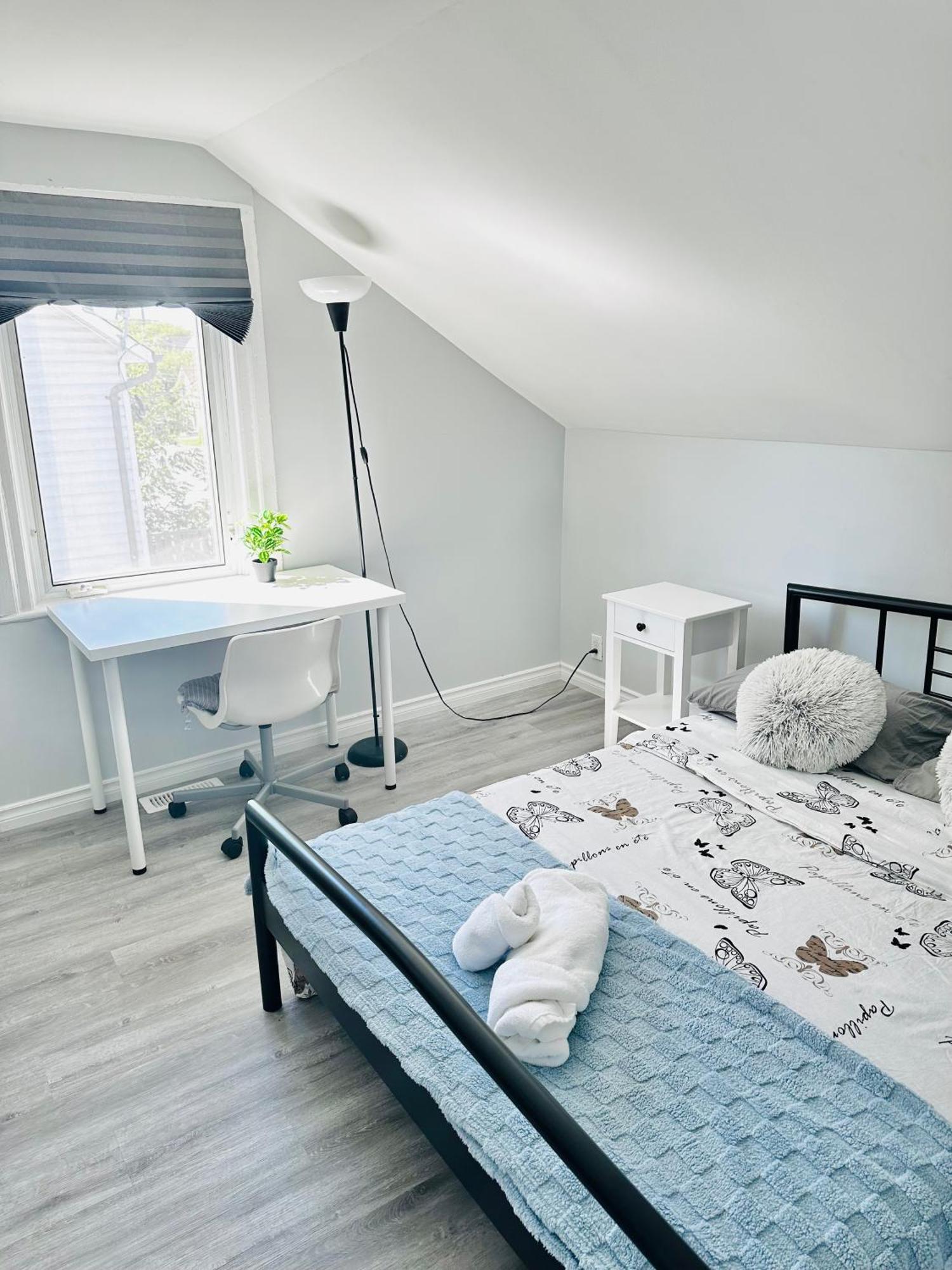 Апартаменты Cozy 2Br House Near Centre With Patio, Bbq, Backyard, And Netflix Питерборо Экстерьер фото